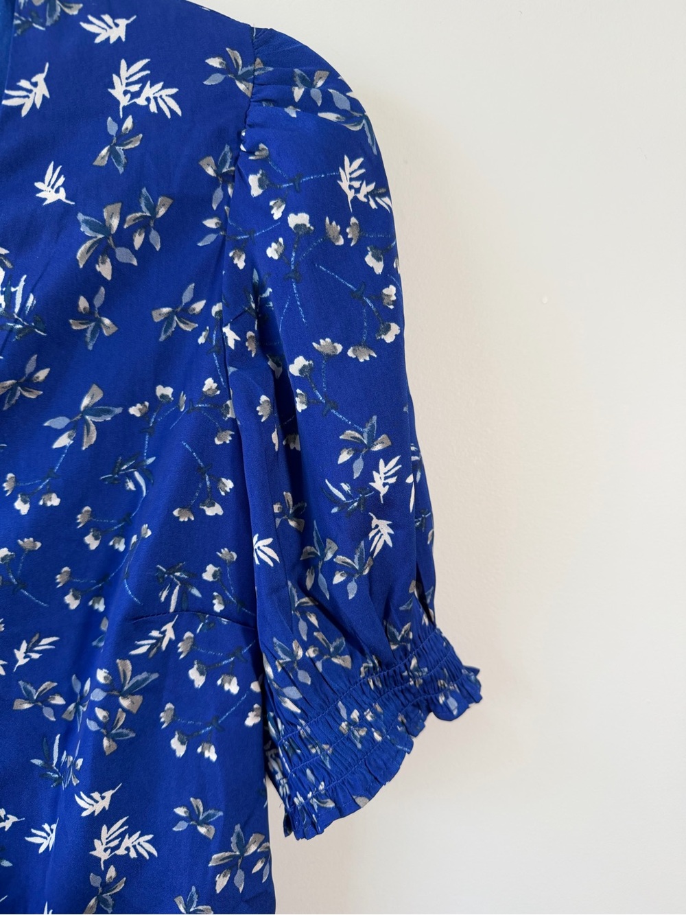NWT Banana Republic Royal Blue Floral Blouse - Picture 5 of 7